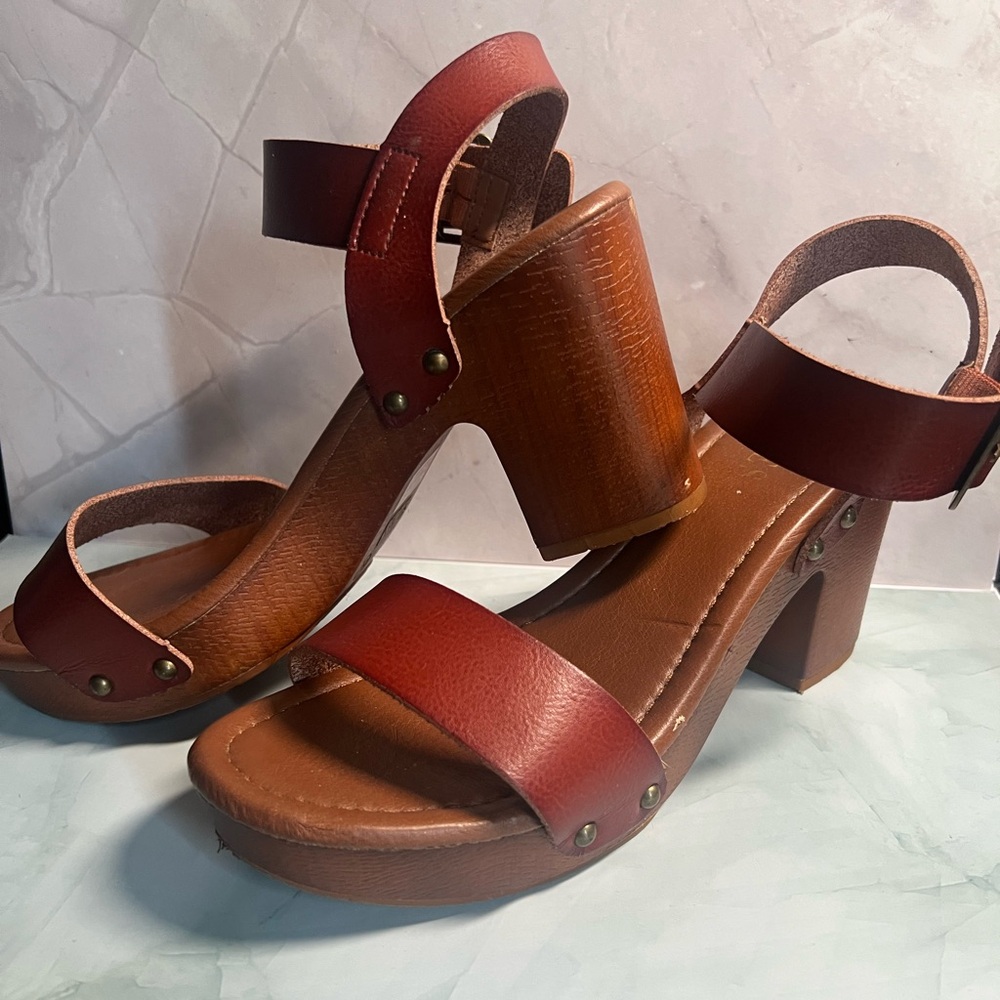 Chunky Mahogany Camel Tone Leather Sandals 8.5